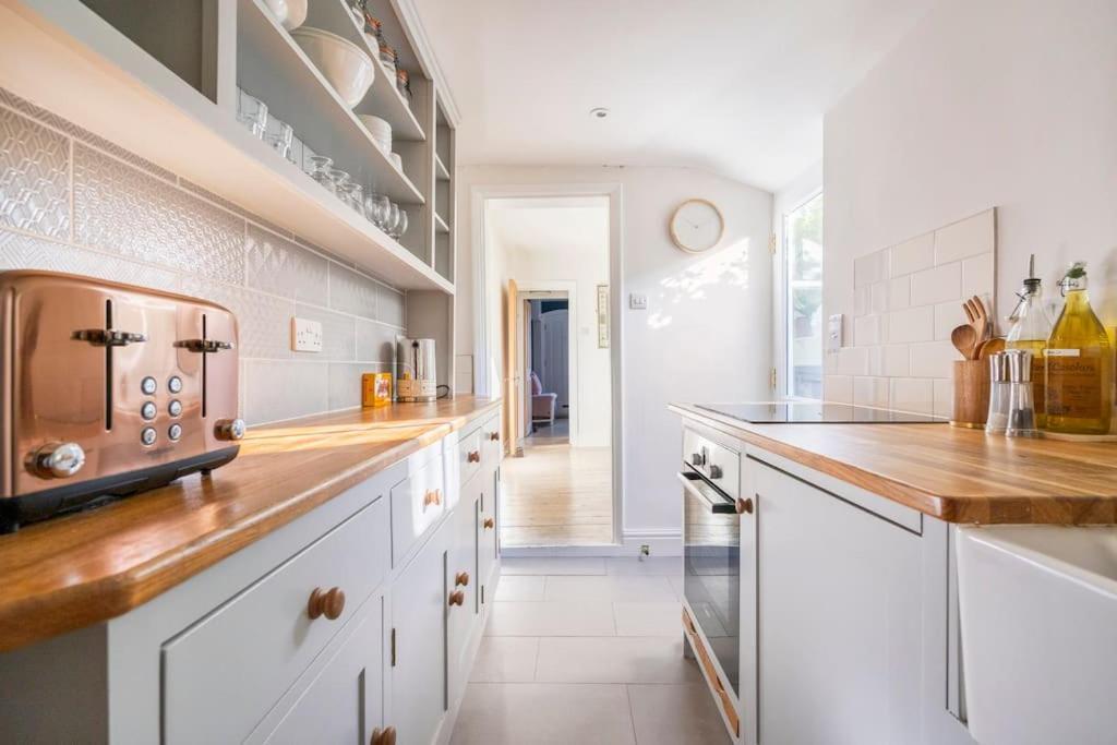 Boat House, Relax In A Whitstable Fisherman'S Cottage Экстерьер фото