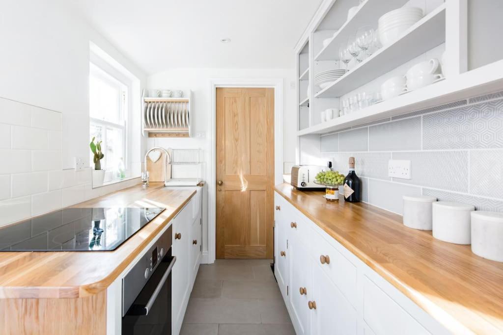 Boat House, Relax In A Whitstable Fisherman'S Cottage Экстерьер фото