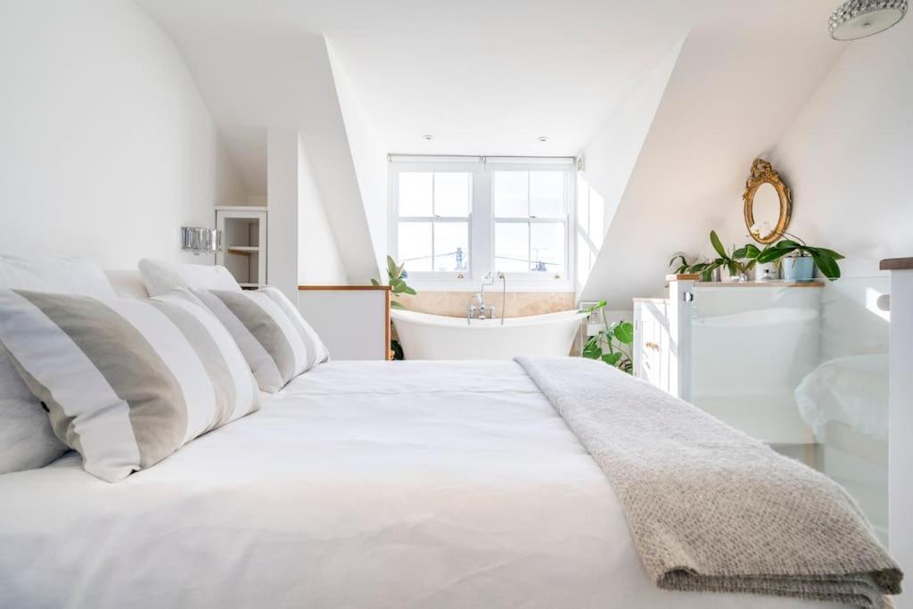 Boat House, Relax In A Whitstable Fisherman'S Cottage Экстерьер фото